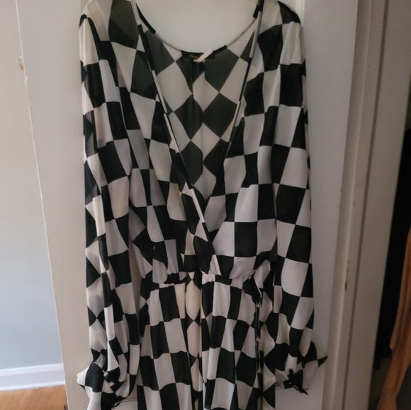 Maxum dresses and high low shirts - Picture 3 of 5